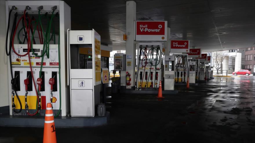 Una gasolinera cerrada durante un corte de energía en Buenos Aires, Argentina, 16 de junio de 2019 (Foto: AFP)