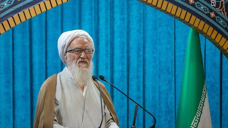 Ayatolá Mohamad Ali Movahedi Kermani, imam del rezo del viernes de Teherán (capital iraní), ofrece su sermón de esta semana, 1 de noviembre de 2019.