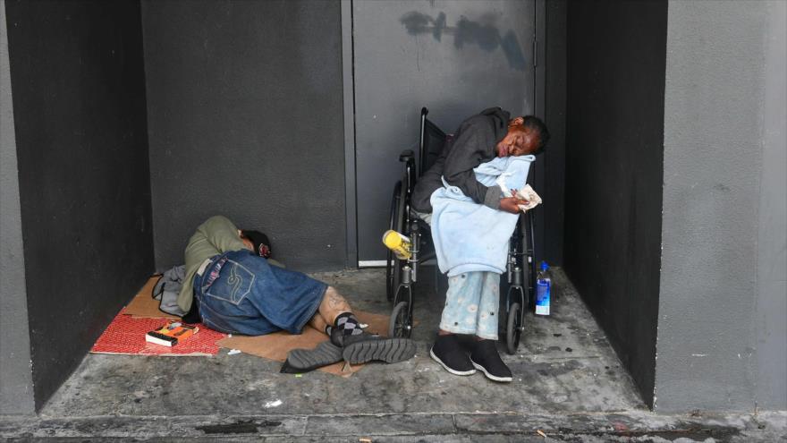 Personas sin hogar durmiendo en las calles en el centro de Los Ángeles, en el estado de California, 23 de septiembre de 2019. (Foto: AFP)