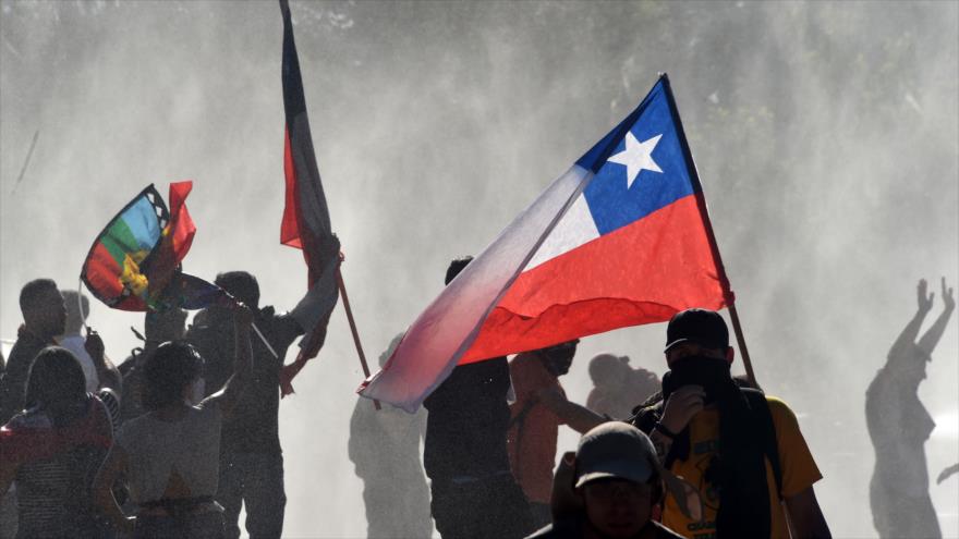 Chilenos realizan una manifestación en Santiago, la capital, 2 de noviembre de 2019. (Foto: AFP)