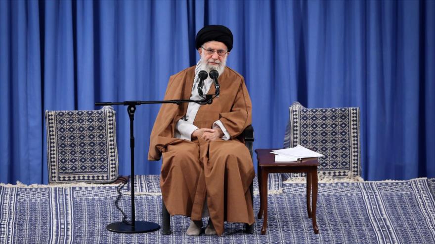 El Líder de la República Islámica, el ayatolá Seyed Ali Jamenei, en una reunión en Teherán (capital), 3 de noviembre de 2019. (Foto: khamenei.ir)