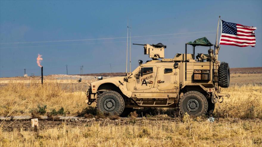 Un vehículo blindado desplegado cerca un pozo petrolífero en el noreste de Siria, 31 de octubre de 2019. (Foto: AFP) 