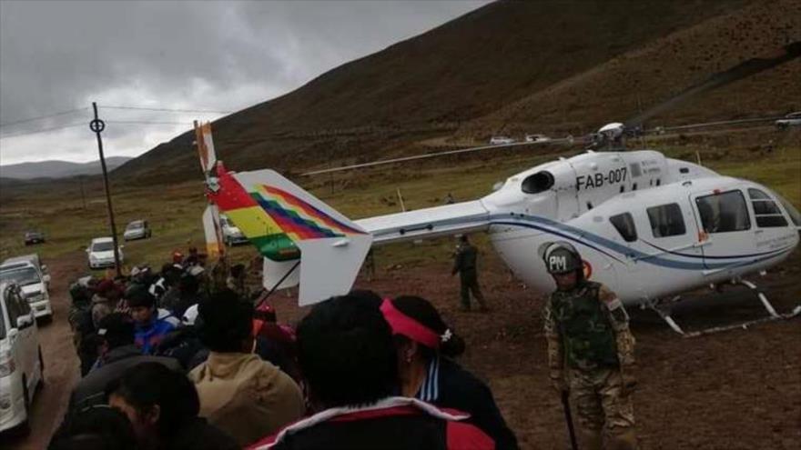 Aterriza de emergencia helicóptero que trasladaba a Evo Morales