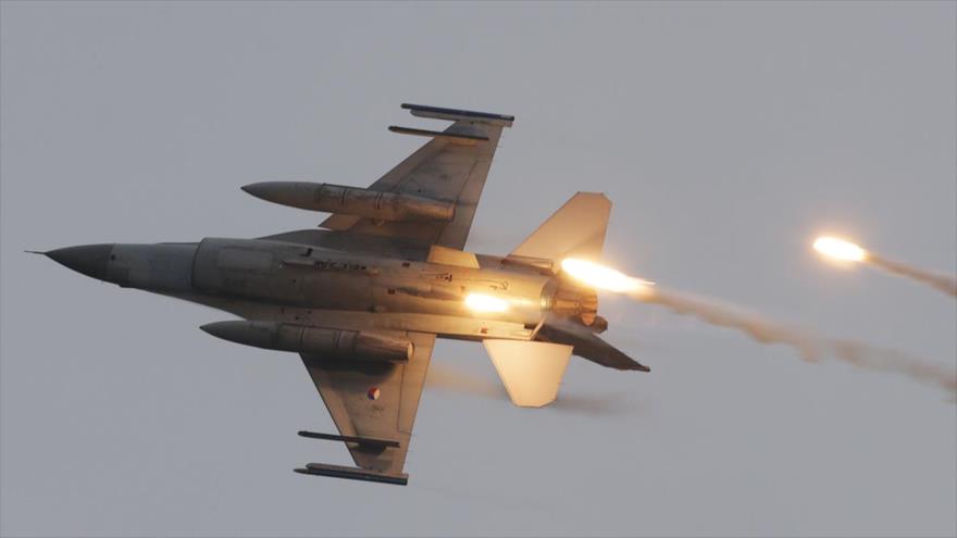 Un caza F-16 de la Fuerza Aérea de los Países Bajos.