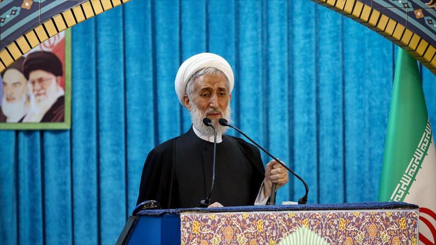 El imam del rezo del viernes de Teherán, capital iraní, el hoyatolislam Kazem Sediqi, ofrece sermón de esta semana, 8 de noviembre de 2019. (Foto: YJC)