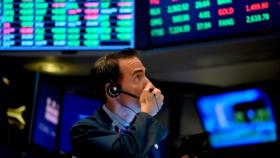 Trump niega acuerdo arancelario con China y Wall Street cae