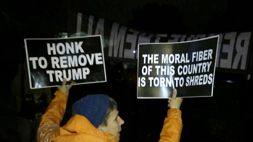 Estadounidenses denuncian que republicanos son serviles de Trump