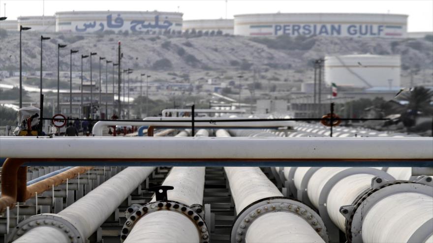 Instalaciones petroleras en la isla iraní de Jark, en el Golfo Pérsico, 17 de mayo de 2018. (Foto: AFP)