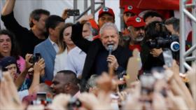 Lula sale libre de cárcel tras 19 meses y ofrece su primer discurso