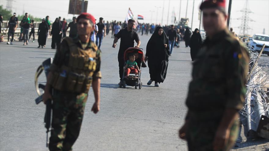 Fuerzas de seguridad iraquíes hacen guardia en la ciudad de Karbala, 15 de octubre de 2019. (Foto: AFP)