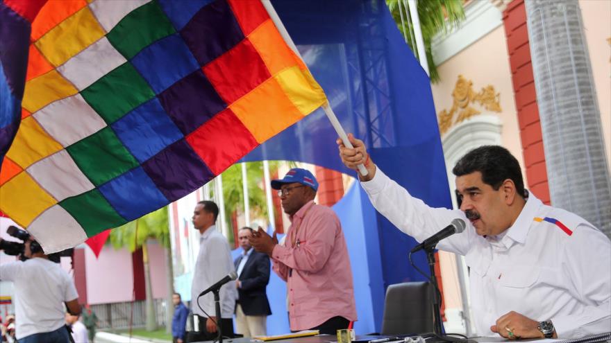 Maduro pide al Ejército de Bolivia que restituya a Morales