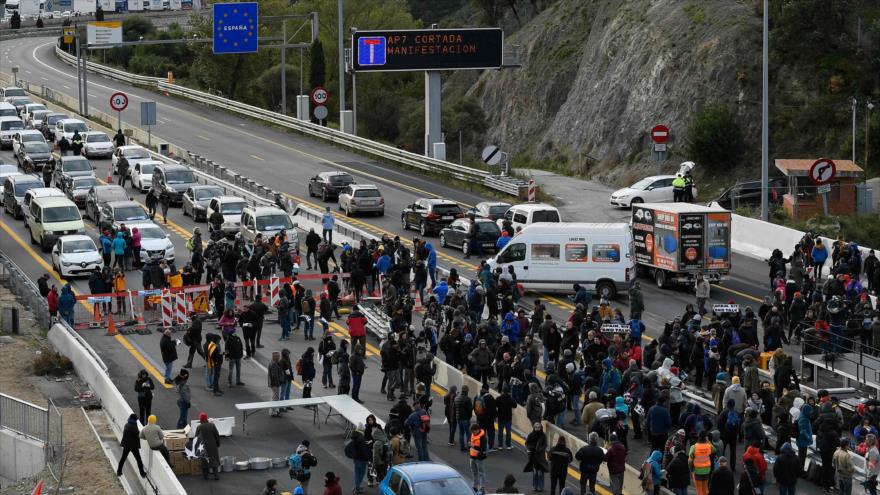 Vídeo: Catalanes bloquean frontera entre España y Francia