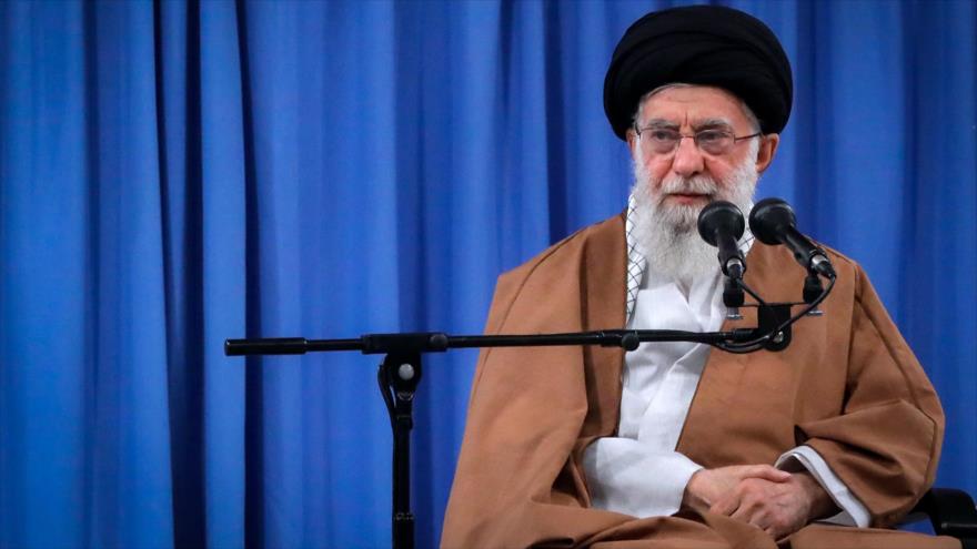 El Líder de la República Islámica de Irán, el ayatolá Seyed Ali Jamenei, en una reunión en Teherán, 3 de noviembre de 2019. (Foto: khamenei.ir)