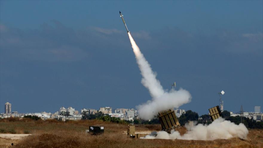 Un interceptor disparado por el sistema antimisiles israelí Cúpula de Hierro, desde los territorios ocupados palestinos.