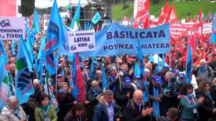 Jubilados italianos protestan por el bloqueo de las pensiones