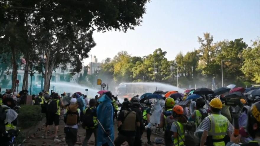 Siguen las violentas protestas en Hong Kong