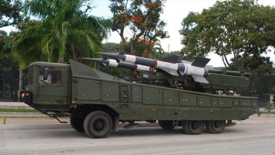 Sistema de defensa antiaérea Pechora-2M, de fabricación rusa, en un desfile militar en Venezuela.