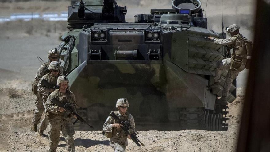 Soldados estadounidenses participan en una maniobra militar.