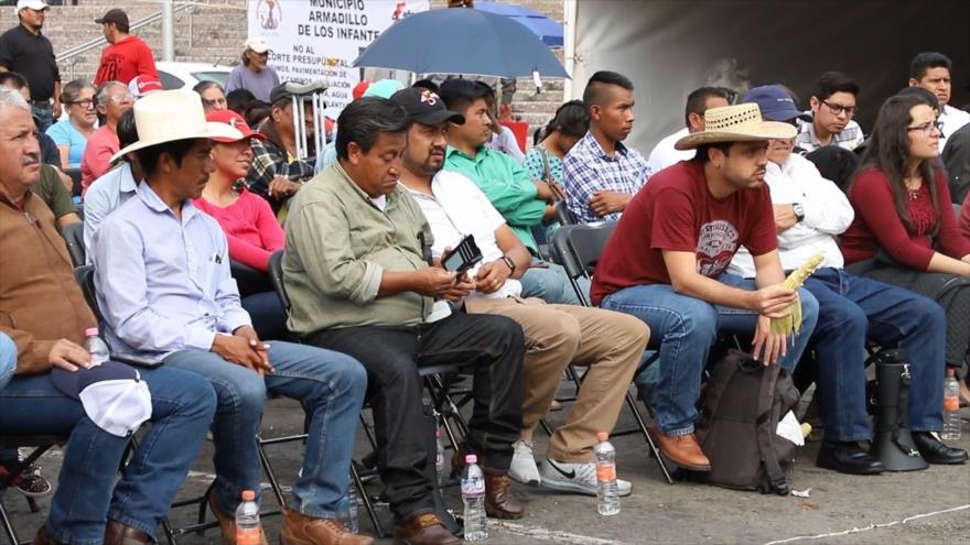 Campesinos mexicanos mantienen bloqueada la Cámara de Diputados