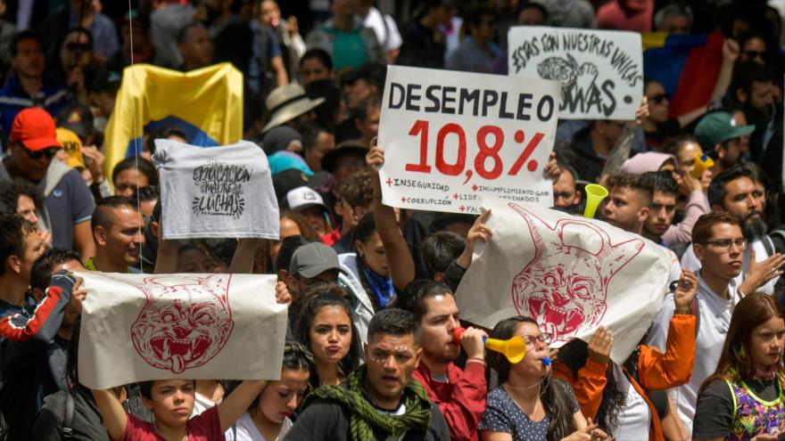 Colombianos salen a protestar contra políticas de Duque
