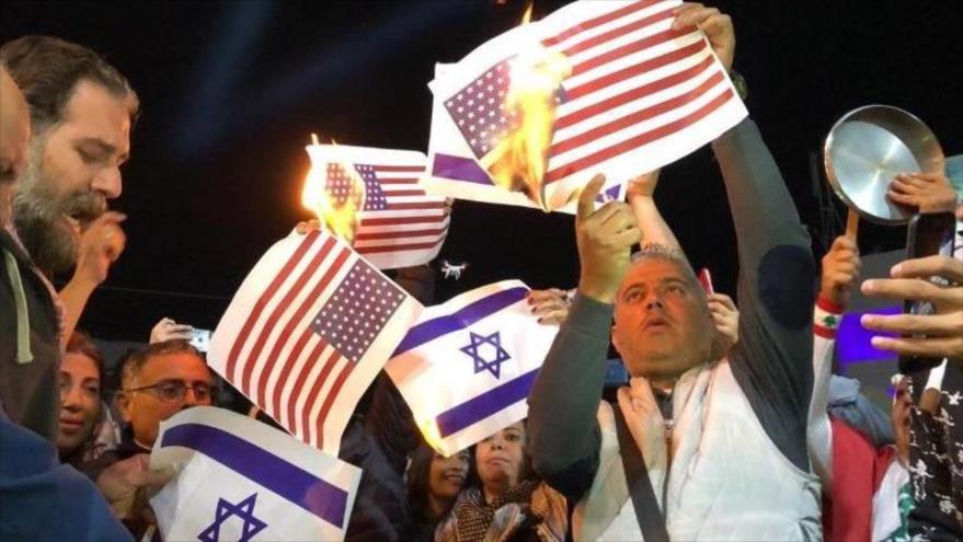 Indignados libaneses queman banderas de EEUU e Israel en Beirut