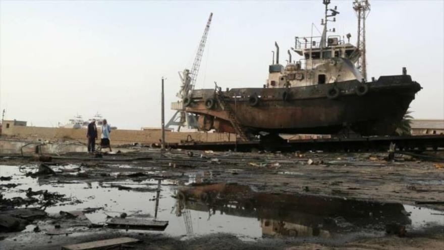 El centro de mantenimiento del puerto de Al-Hudayda, dañado por los ataques aéreos saudíes en el oeste de Yemen, 27 de mayo de 2018.