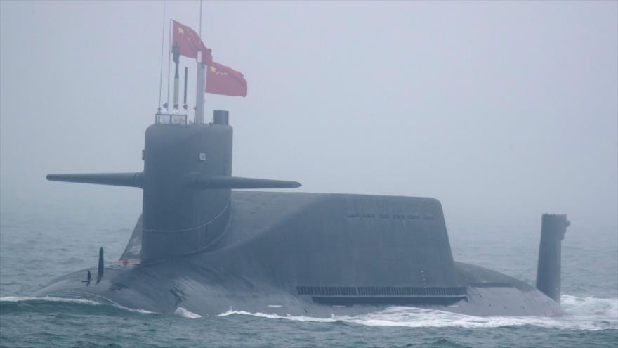 Un submarino chino clase 094A Jin en el mar cerca de Qingdao, en la provincia china de Shandong (este), 23 de abril de 2019. (Foto: AFP)
