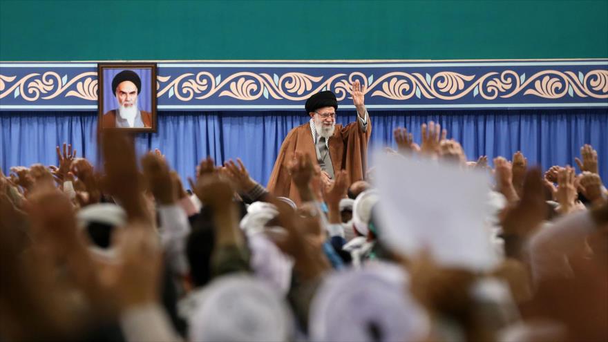 Líder iraní: Pueblo y FFAA de Irán frustraron complot del enemigo