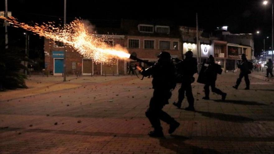 Agentes de Esmad vuelven a reprimir protesta de colombianos | HISPANTV