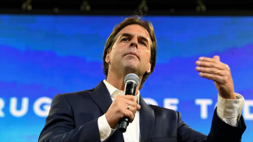 El candidato presidencial de Uruguay, Luis Lacalle Pou, se dirige a sus partidarios en Montevideo, la capital, 24 de noviembre de 2019. (Foto: AFP)