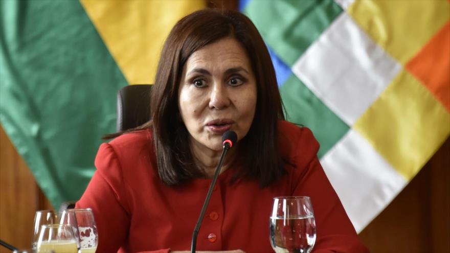 La canciller del gobierno de facto de Bolivia, Karen Longaric, habla en un encuentro con la prensa en La Paz, 28 de noviembre de2019. (Foto: AFP)