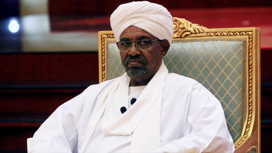 El exmandatario de Sudán Omar Hasan al-Bashir en Jartum, la capital, 5 de abril de 2019.