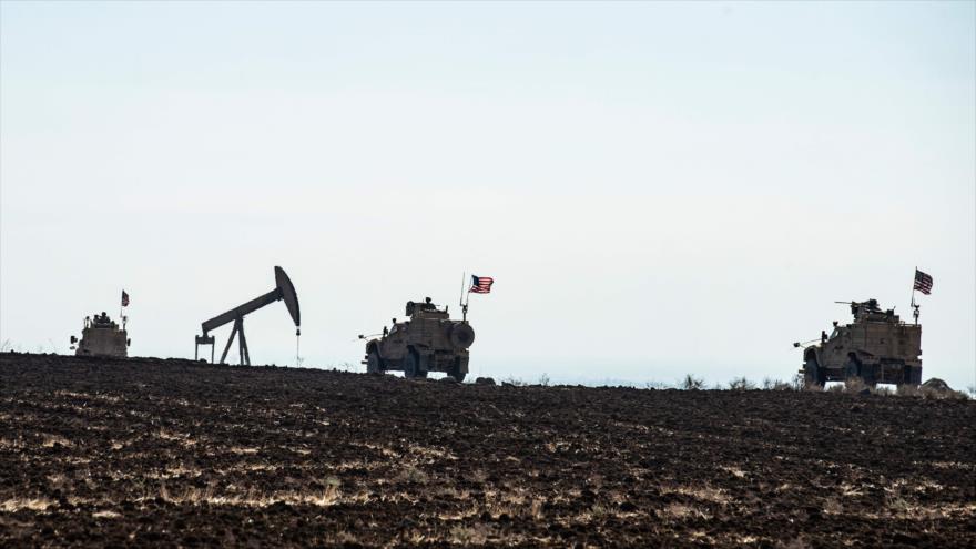 Coches blindados de EE.UU. patrullan por una región rica en petróleo en la provincia siria de Al-Hasaka, 4 de noviembre de 2019. (Foto: AFP)