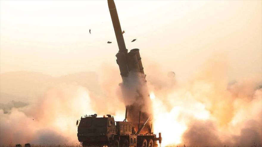 Corea del Norte prueba un sistema de lanzamiento múltiple de cohetes “súper grande”, 29 de noviembre de 2019. (Foto: KCNA)