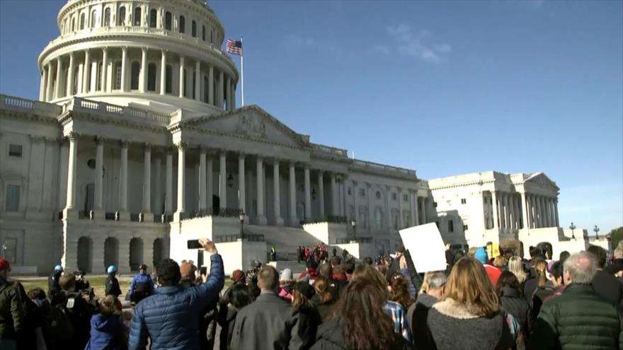 Funeral para las víctimas del cambio climático frente al Capitolio | HISPANTV