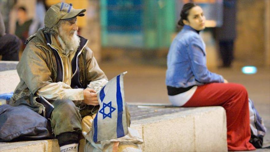 Un anciano sin techo israelí en la ciudad de Al-Quds (Jerusalén).