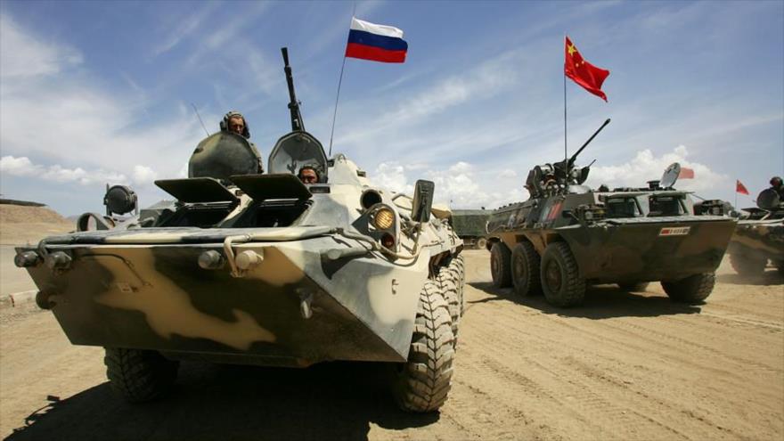 Vehículos militares de Rusia y China toman parte en maniobras conjuntas.