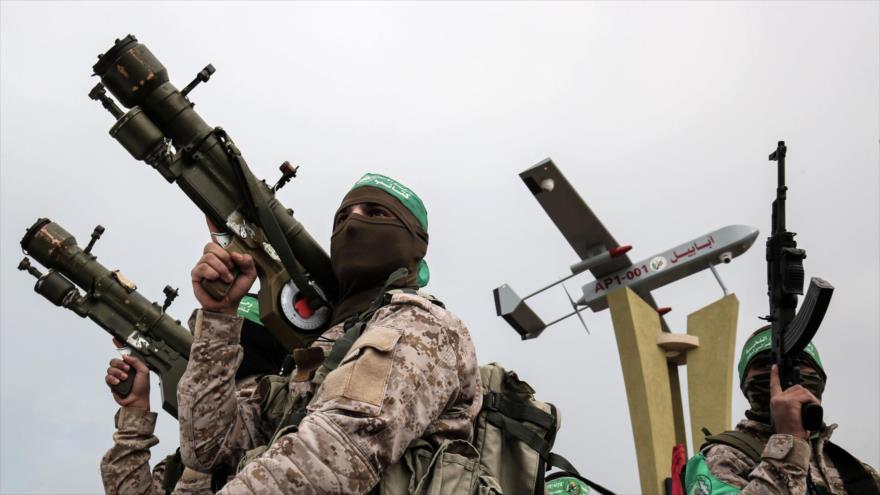 Combatientes de las Brigadas Ezzedin Al-Qassam, brazo armado de HAMAS, durante un desfile militar en la ciudad de Rafah, en el sur de la Franja de Gaza. 