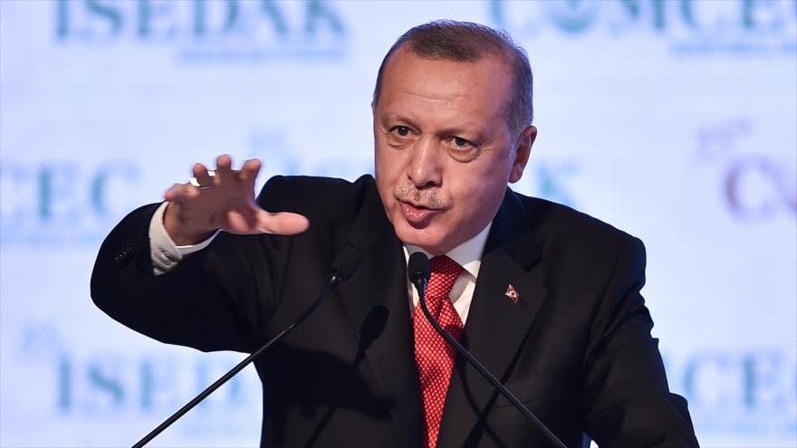 El presidente turco, Recep Tayyip Erdogan, pronuncia un discurso en Estambul, Turquía, 27 de noviembre de 2019. (Foto: AFP)
