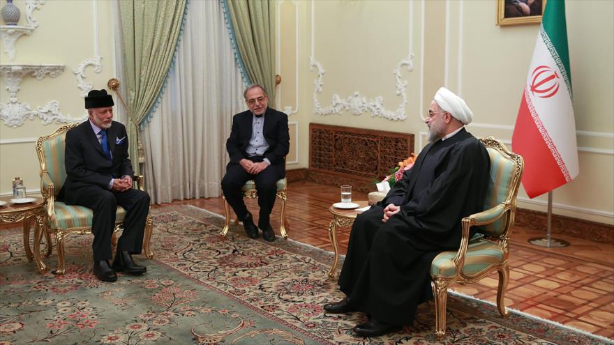 Hasan Rohani (dcha.), presidente de Irán, y el canciller omaní, Yusuf bin Alawi bin Abdulá, se reúnen en Teherán, 3 de diciembre de 2019. (Foto: president.ir)
