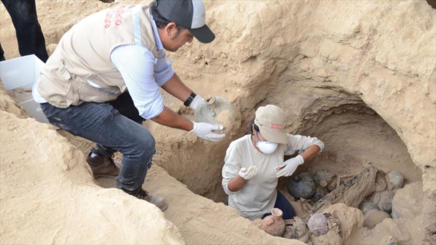 Investigadores descubren 15 entierros humanos de la época inca en el complejo arqueológico Túcume, ubicado en Lambayeque.