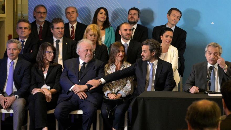 Fernández presenta su gabinete para lidiar con crisis de Macri | HISPANTV
