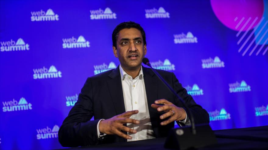 El representante demócrata por estado de California (EE.UU.) Ro Khanna en una rueda de prensa en Lisbon (capital de Portugal), 6 de noviembre de 2019. (Foto: AFP)