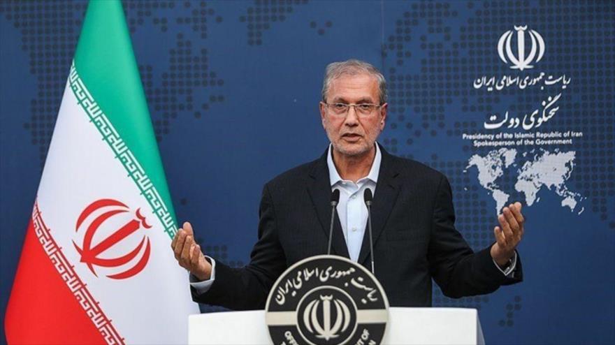 El portavoz del Gobierno de Irán, Ali Rabiei, habla durante una rueda de prensa en Teherán, la capital.