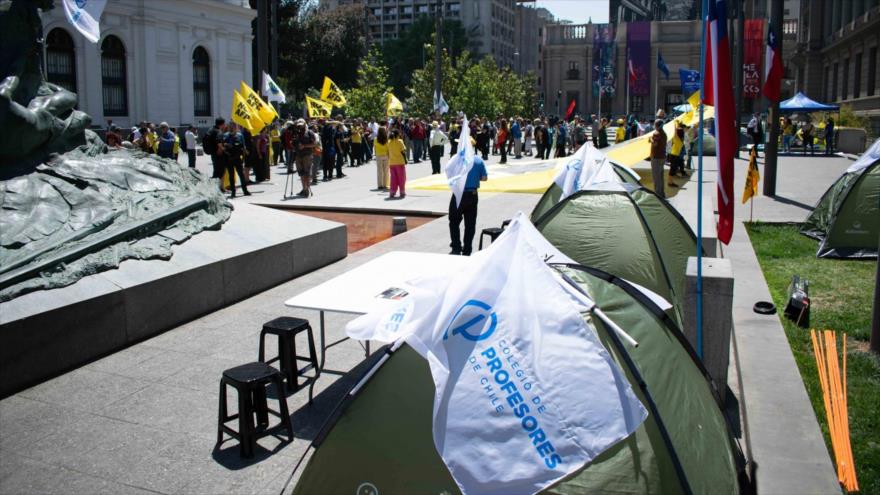 Instalan un campamento de protesta frente al Congreso de Chile