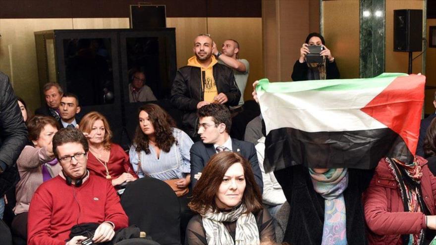 Activistas de BDS interrumpen un foro proisraelí en España