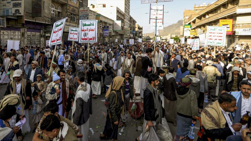 Los yemeníes se manifiestan en Saná, capital de Yemen, contra las agresiones de Arabia Saudí, 28 de junio de 2019. (Foto: AFP)