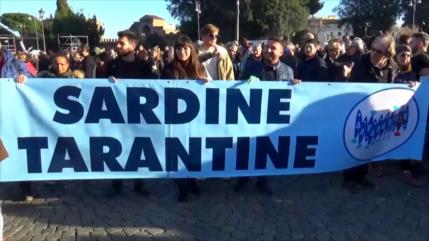 Miles de “sardinas” protestan en Italia contra políticas de Salvini