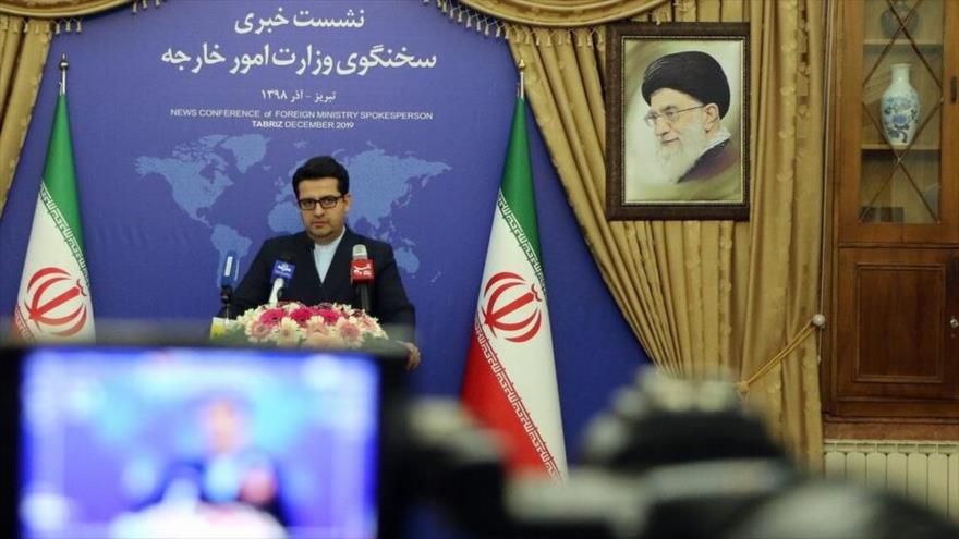 El portavoz de la Cancillería iraní, Seyed Abás Musavi, habla en una rueda de prensa en Tabriz (noroeste), 14 de diciembre de 2019. (Foto: IRNA)
