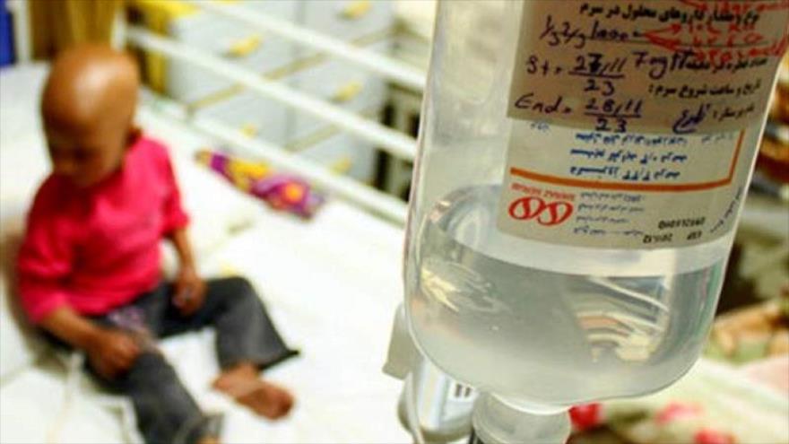 Un niño que padece cáncer en un hospital en Teherán, la capital de Irán.